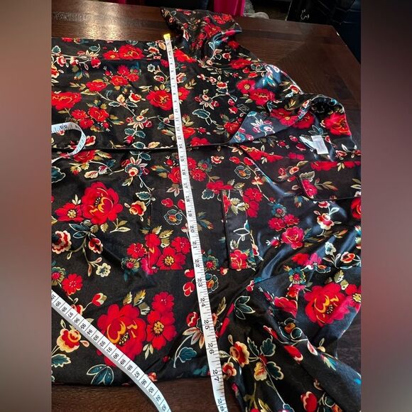 Cabernet Sleepwear | Silky Black Floral Feminine 2 pc. Pajama Set | Size XL - Picture 9 of 16
